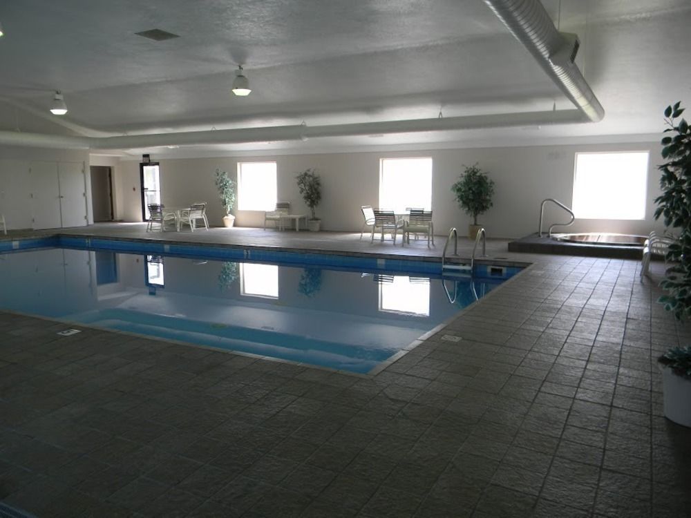 Boarders Inn & Suites By Cobblestone Hotels - Munising Wetmore Exterior photo